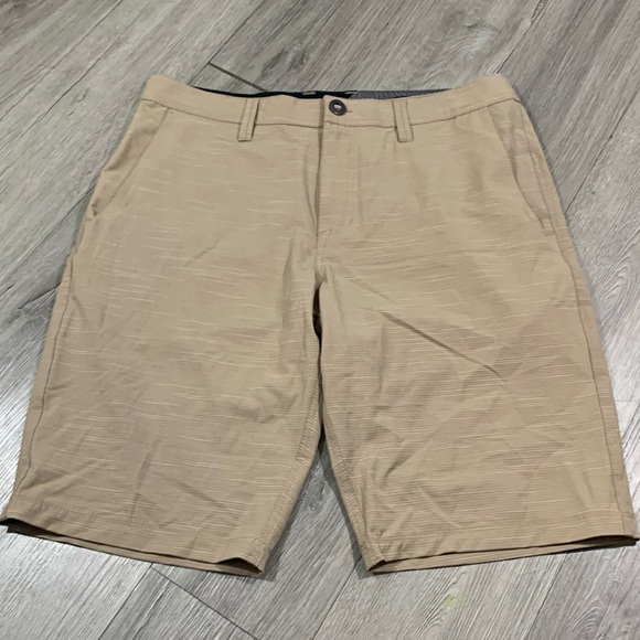 Volcom Surf & Turf Khaki Stripe 4 Way Stretch Flat Front Shorts size 33 - Picture 1 of 10